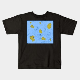 Yellow leaf on blue bg Kids T-Shirt